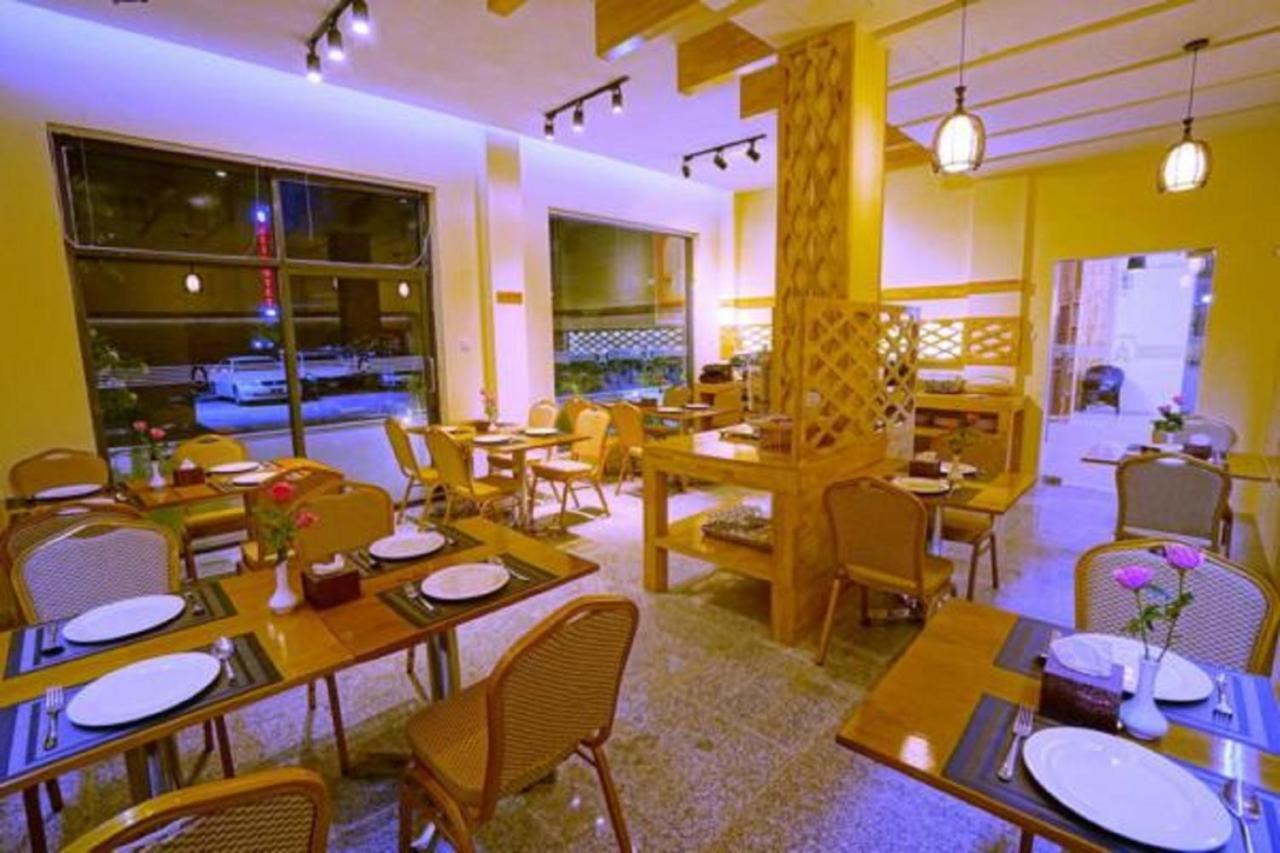 Relax Mandalay Hotel Exterior foto